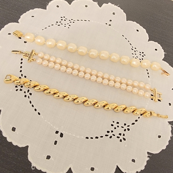 VTG MONET + Unsigned Gold Tone Link Faux Pearl Double Strand Pearls Bracelets
